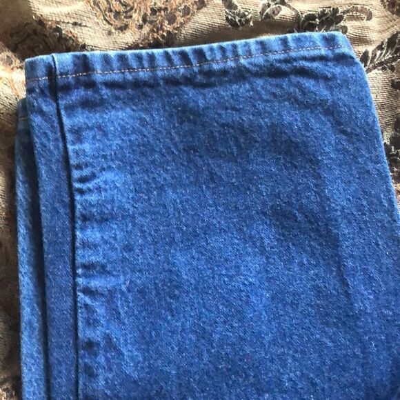 Wrangler sz 42 x 34 Men’s jeans like new see pics - Picture 3 of 4